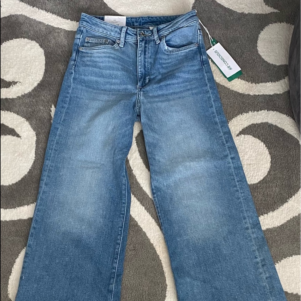 H&M high waisted wide leg cropped blue jeans - Picture 2 of 3